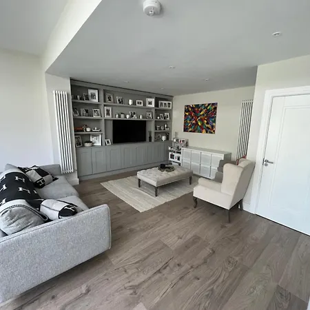 Modern 4 Bedroom House South Dublin 블랙록