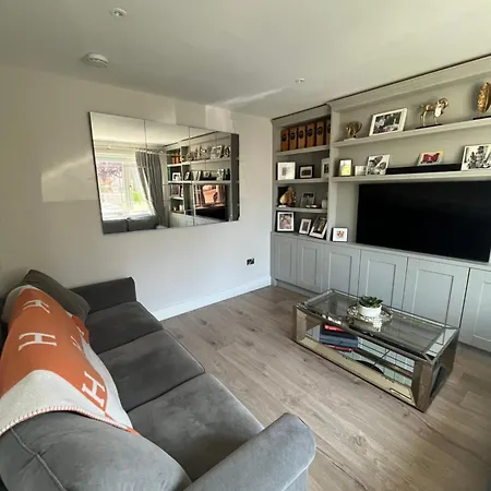 Modern 4 Bedroom House South Dublin Holiday home *