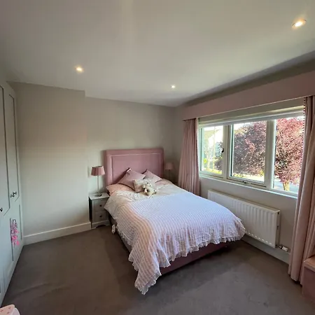Modern 4 Bedroom House South Dublin Holiday home