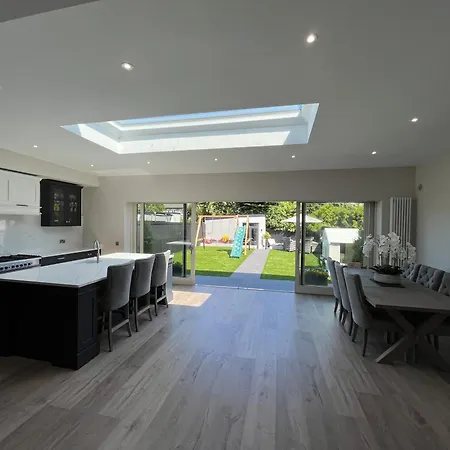 Modern 4 Bedroom House South Dublin Holiday home *